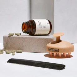 Stimulating Scalp Brush Brosse Stimulante Cuir Chevelu 11 Stimulating Scalp Brush Brosse Stimulante Cuir Chevelu -Cosmétique Boutique 02 22 CutbyFred Stim Brush 2 Encart Inspi2 TINY