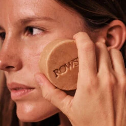 Nettoyant Visage Solide Orange & Centella Asiatica Peau Sèche -Cosmétique Boutique 02 22 Encart Inspi Cleanser Rose ROWSE