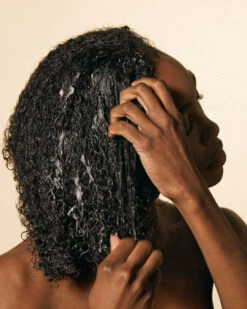 Après-Shampoing Acondicionador De Cupuaçu & Castor -Cosmétique Boutique 0332 Ceremonia KATY SH 13 CONDITIONER APPLICATION 063 d616e63e 0456 4ad1 85d4 51dbfe632135