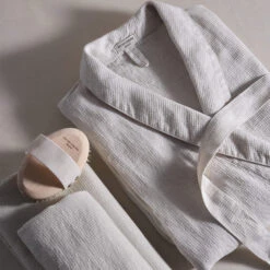 Serviette De Toilette -Cosmétique Boutique 11 21 Encart Secondaire Textiles OMCS 2021 TINY 8d8b6b93 9082 45d0 9562 2e64f615710b