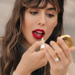 Petal Bouche Rouge à Lèvres Mat Sans Transfert -Cosmétique Boutique 1vfr petal bouche lifestyle carre