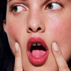 Le Velours Crème à Lèvres -Cosmétique Boutique 3Velours Carre