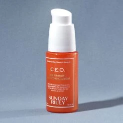 Sunday Riley C.E.O. 15% Vitamin C Brightening Serum Éclaircissant -Cosmétique Boutique visuel inspi serum